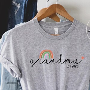 Personalized EST Grandma Shirt, Grandma Established Shirt, New Grandma Gift, Grandma Birthday Gift, Mothers Day Gift, New Granny Nana Gift