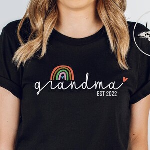 Personalized EST Grandma Shirt, Grandma Established Shirt, New Grandma Gift, Grandma Birthday Gift, Mothers Day Gift, New Granny Nana Gift