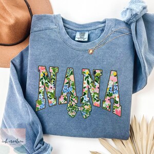 Custom Grandma Comfort Colors® Sweatshirt, Floral Mimi Sweatshirt, Grandma Floral Bow Sweater, Floral Nana Bow Sweatshirt, Gift for Grandma