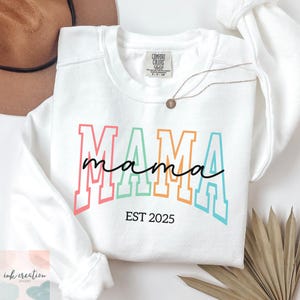 Comfort Colors® Personalized Mama Sweatshirt, Est Mama Sweatshirt, Pregnancy Reveal, Gift for Mom, Custom New Mom Sweater, Mother’s Day Gift