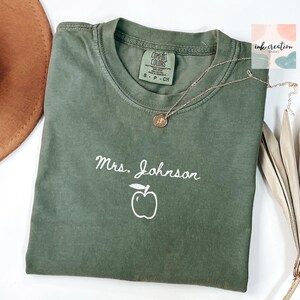 Teacher Apple Shirt, Custom Teacher Name Shirt, Teacher Comfort Colors Tshirt, Back to School Shirt, Teacher Team T-shirt, Gift for Teacher