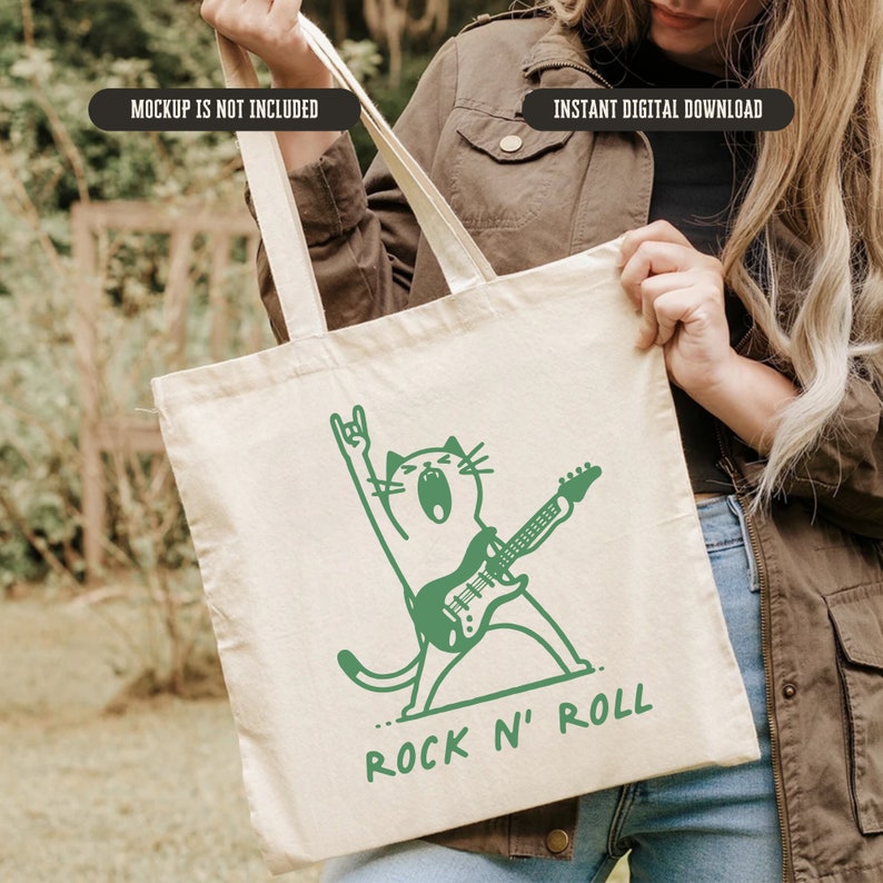Peut inclure: Un sac fourre-tout en toile blanche avec une illustration verte d'un chat jouant de la guitare et le texte "Rock 'n' Roll".