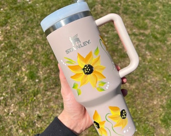 Painted Stanley 40oz tan tumbler with sunflowers, custom water bottle for her with sunflowers, mother's day gift, springtime and summertime