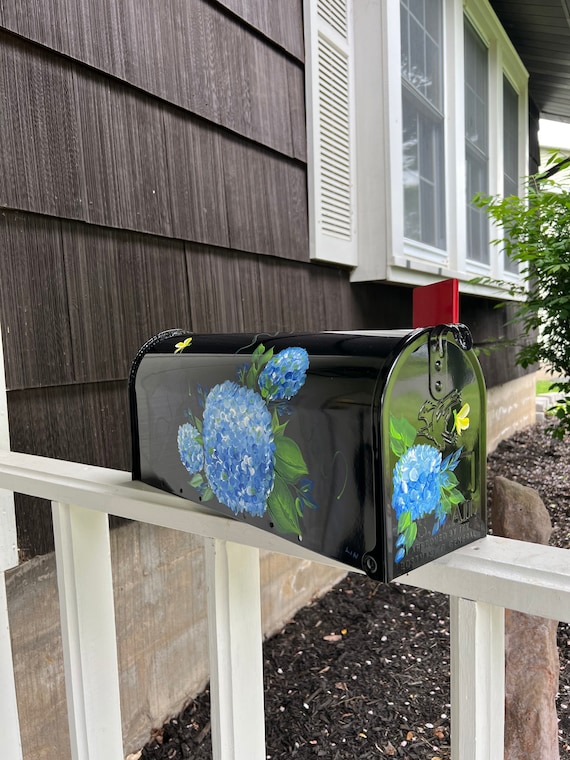 Hand Painted Hydrangea Mailbox 2, standard Or large size mailbox, black or white mailbox, customizable colors, mother's day, gift for her