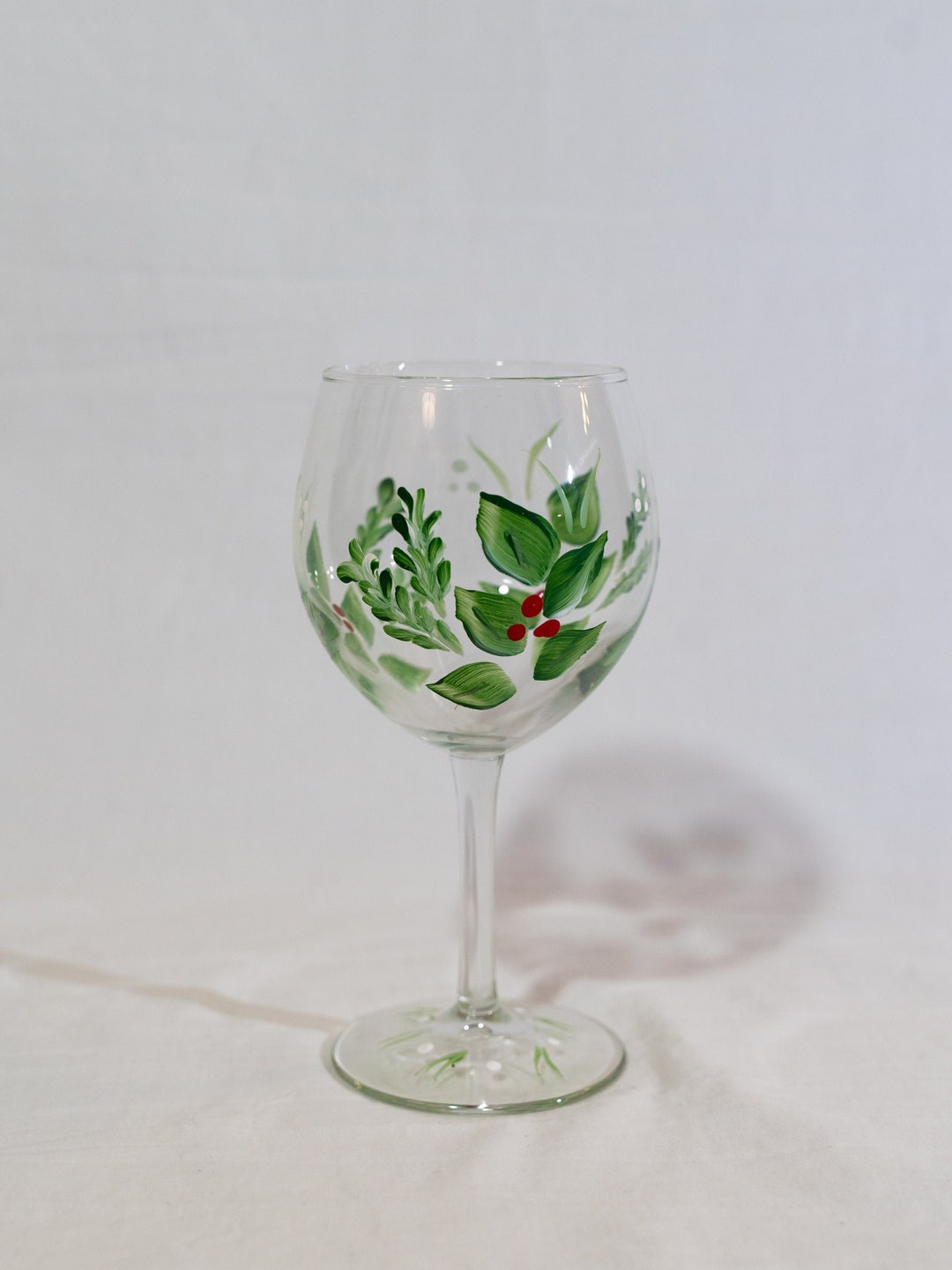 Painted Holiday Red Wine Glass, Christmas Themed 15 Oz Wine Glass