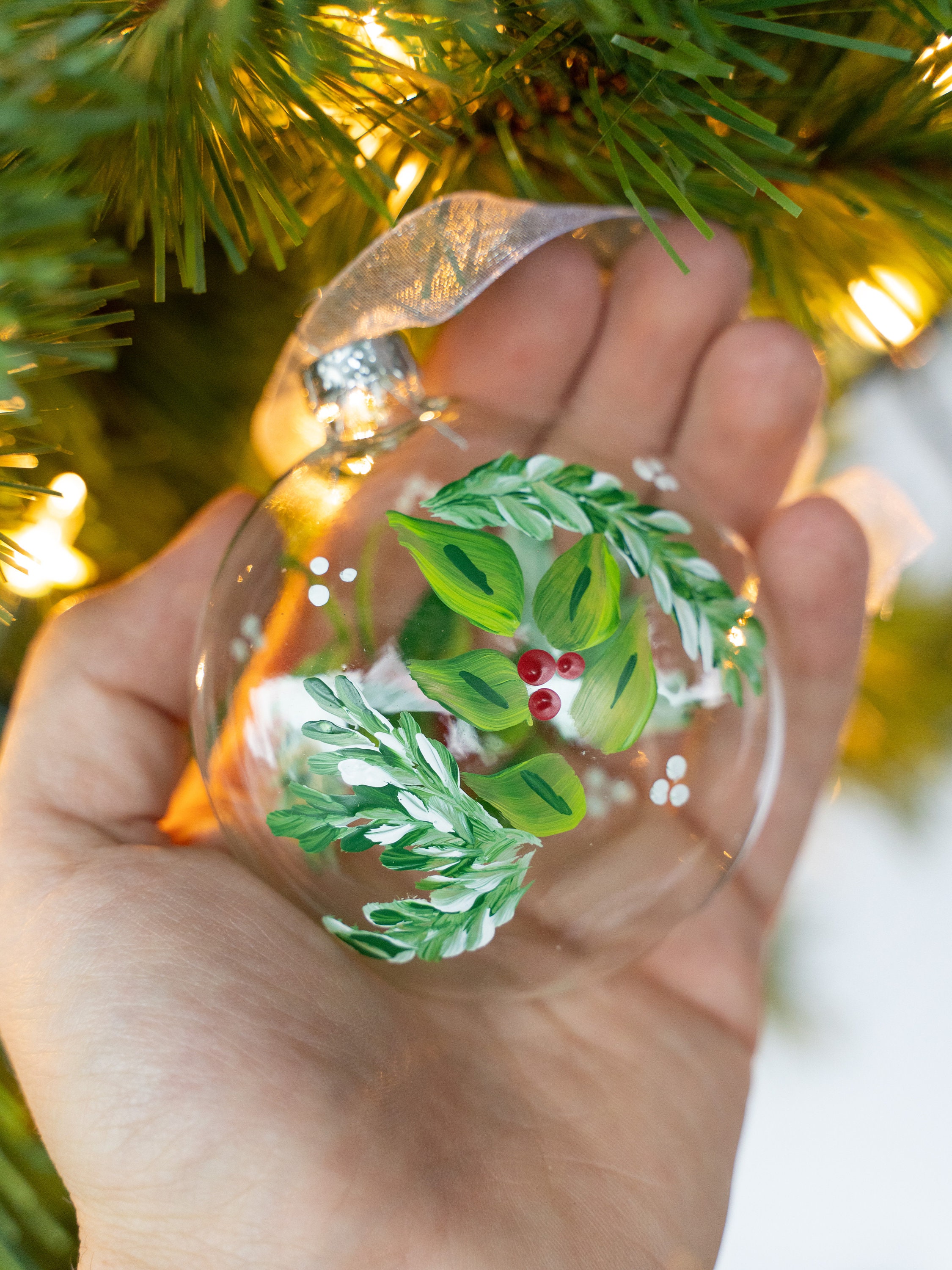 96 Pieces Clear Christmas Plastic Ornament for Crafts 80 mm Decorative  Hanging Fillable Ornament Transparent Disc Ball for DIY Christmas Tree Decor
