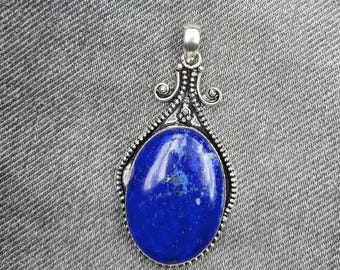 Collar colgante de lapislázuli bañado en plata hecho a mano