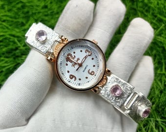 Reloj artesanal chapado en plata con circonitas cúbicas: Regalo de joyería para bodas