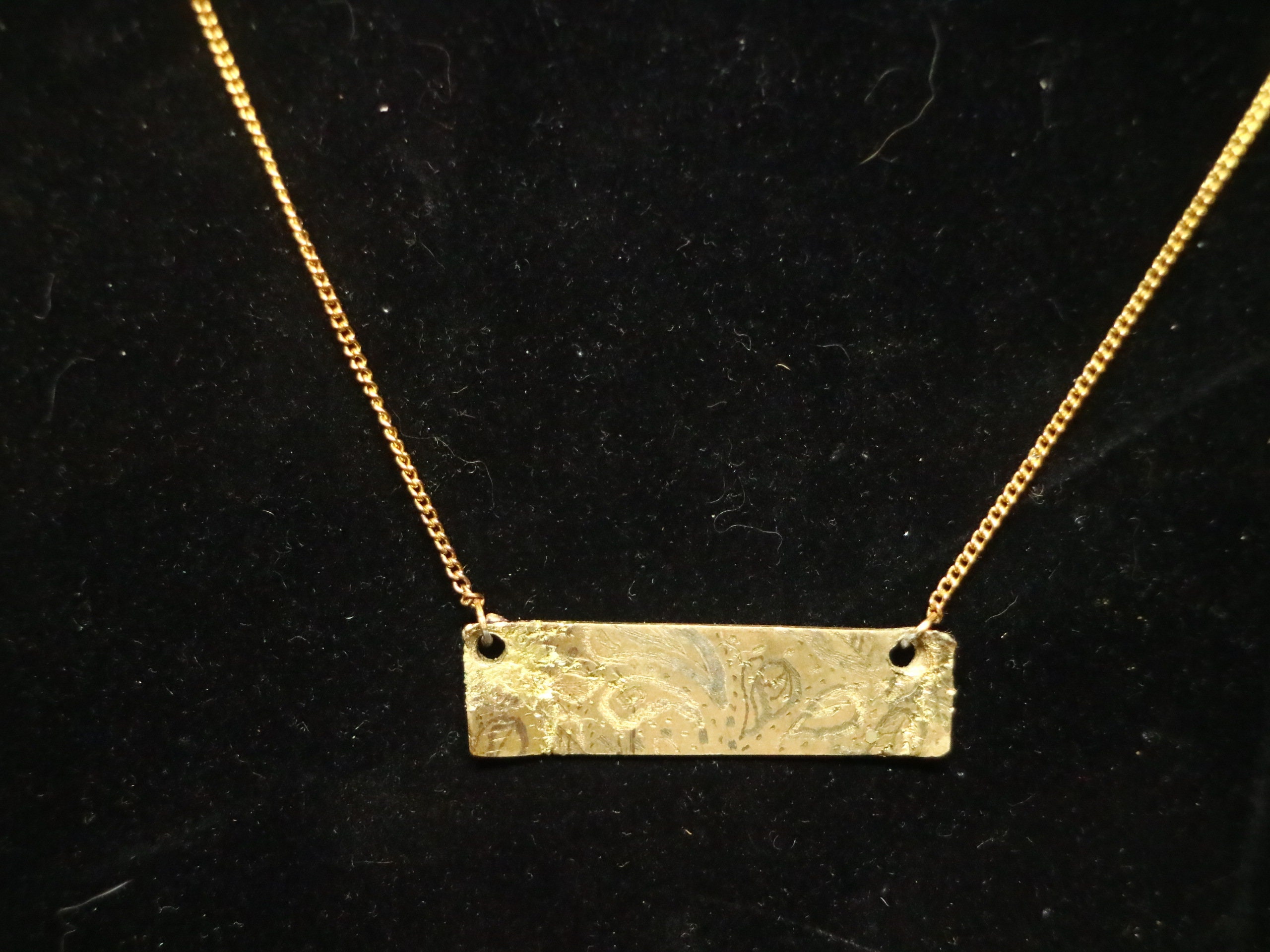 Collar de oro grabado Paisley Etsy
