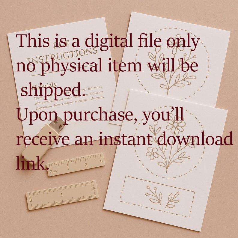 K&ouml;nnte beinhalten: Cremefarbene digitale Karten mit floralen Designs und Text. Ein USB-Stick und zwei kleine Holzlineale sind ebenfalls vorhanden. Der Text auf den Karten lautet: "Dies ist nur eine digitale Datei, es werden keine physischen Artikel versendet. Nach dem Kauf erhalten Sie einen Sofort-Download-Link."