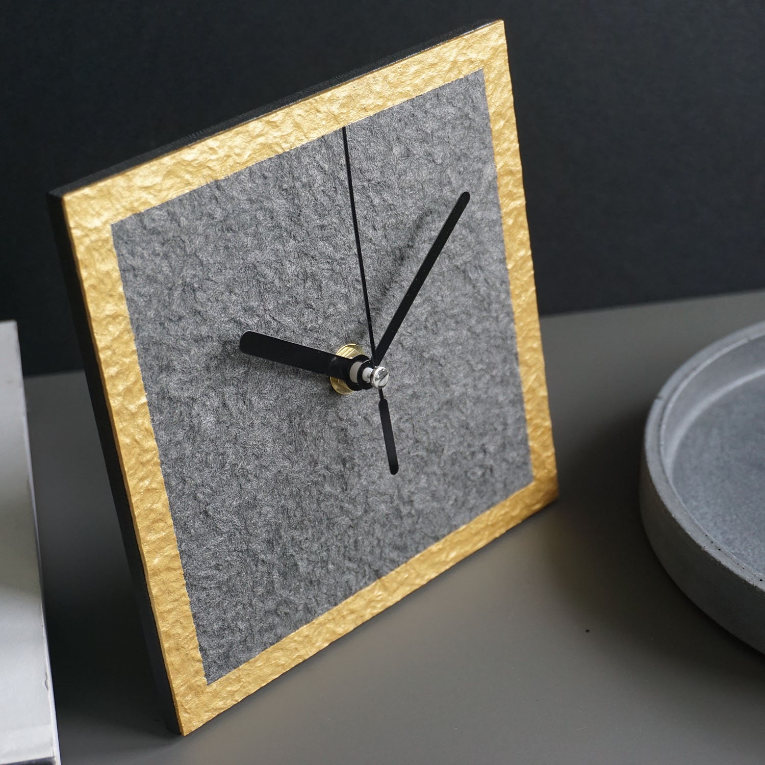 Photo inspiration: Picture Idea: Luxury Black And Gold Mantel Clock Modern Free Standing Table