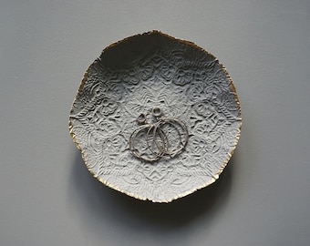 Handmade paper mache jewellery tray, Decorative jewelry dish, Eco-friendly 1st wedding anniversary gift for her, Floral home decoration