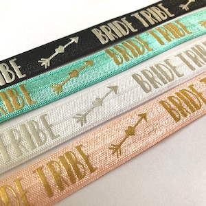 5/8" Light Pink and Gold Metallic, Bride Tribe, Print Fold Over Elastic - Bandeaux élastiques et élastiques à cheveux - au mètre - Imprimé FOE 15mm