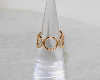 Adjustable circle link ring