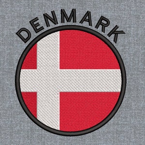 Könnte beinhalten: Eine dänische Flagge in Rot und Weiß in einem schwarzen Kreis mit dem Wort "DANMARK" darum herum.