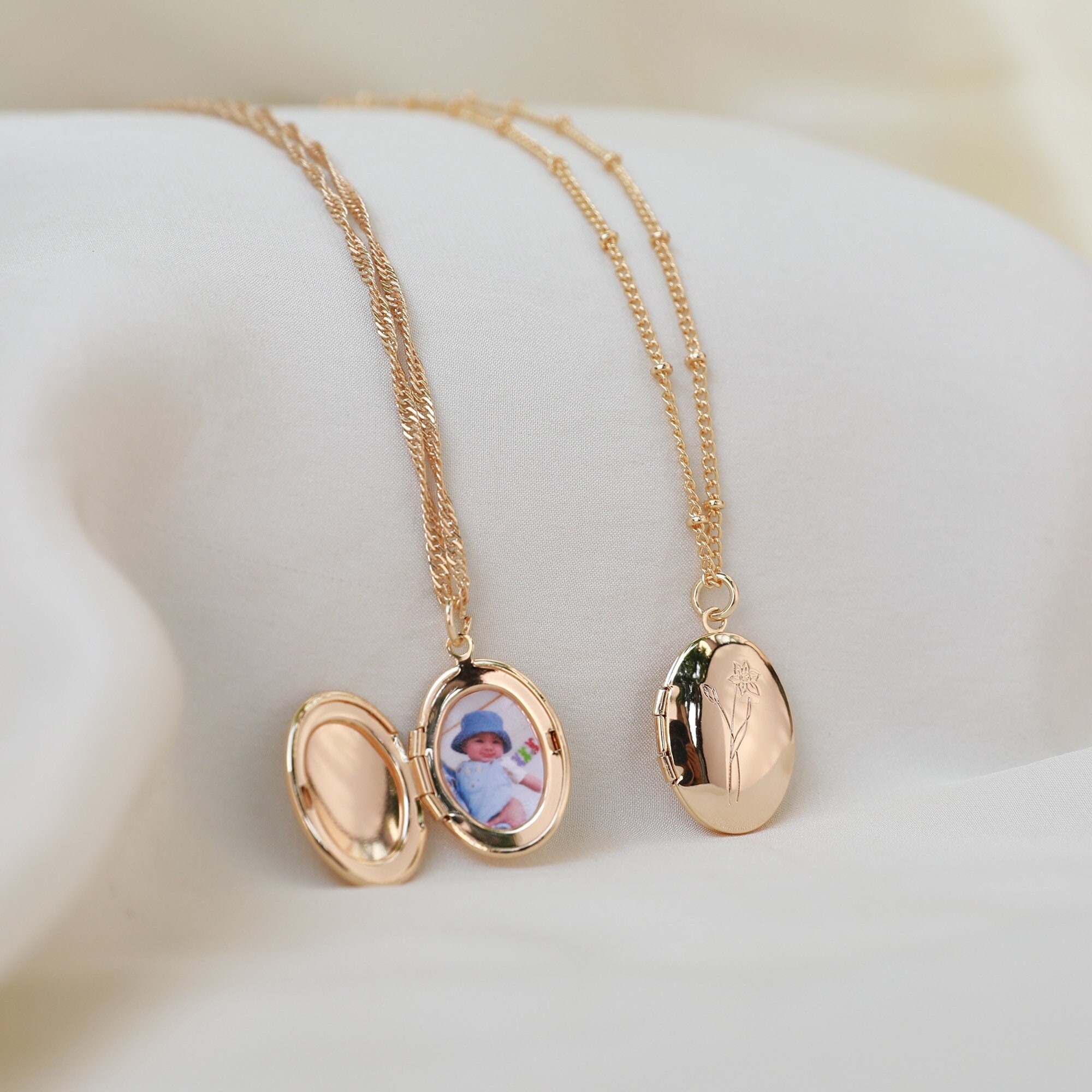 Custom Locket with Photo, Birth Flower Delicate Locket Necklace, Personalized Engraved Bouquet Locket, Gift for Her, Birthday Gift