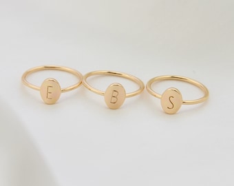 Anillo inicial personalizado, anillo de nombre delicado, anillo grabado personalizado apilable, joyería de anillo de alfabeto carta minimalista, regalo para mujeres dama de honor