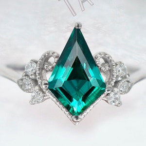 Sterling Silver Emerald Engagement Ring Art Deco Kite Shaped Bridal Ring Vintage Wedding Ring Unique Promise Ring For Women Anniversary Gift