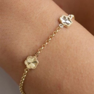 Gouden bloemarmband - gouden ketting - 14 kt goud - minimalistische armband - cadeau voor haar - verjaardagscadeau - sierlijke ketting - bloemenarmband