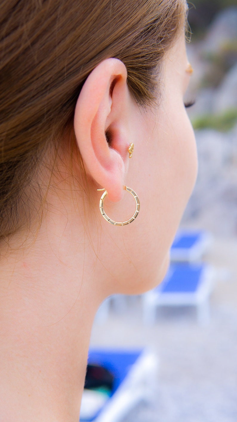 Gold Hoop Earrings Dainty Minimalist Hoops Gift For Her 14K Gold Gift for Mother Everyday Use zdjęcie 1