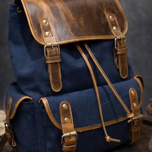 Ryggsäck i kanvas: Lädertyg, skol- och collegetyp, vintagedesign.