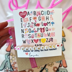 Valentijnscadeau alfabetdocent, valentijnskralenarmband, kaart, doos en lint inbegrepen! Valentijnscadeau voor leraar van student