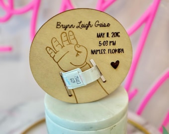 Hospital Bracelet Holder keepsake, Engraved personalization, wooden. New baby Congratulations baby gift, pregnancy gift, gender reveal gift