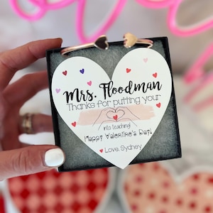 ¡Gracias por poner tu corazón en la enseñanza! ¡Regalo para maestros del día de San Valentín! ¡Pulsera, tarjeta, caja y cinta de corazón!, Regalo del día de San Valentín para maestros