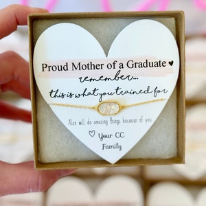Stolze Mutter der Graduate-Geschenk-Armband, personalisierte Karte, Box & Band inklusive! Anlaufsicher! Grad Geschenk für Mama