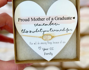 Pulsera de regalo para mamás de graduados. Incluye tarjeta personalizada, caja y listón. ¡No se deslustra! Regalo de graduación para mamá.