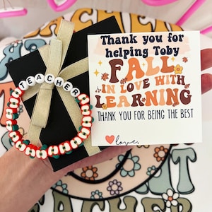 Regalo per l'insegnante del Ringraziamento! Regalo di apprezzamento per l'insegnante, braccialetto TEACH con perline di argilla, biglietto personalizzato, scatola e nastro! Grazie insegnante!