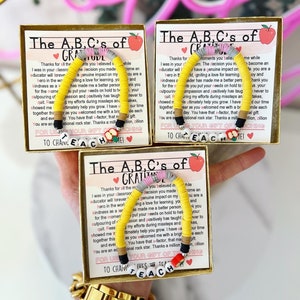Regalo para maestros A,B,C's of Gratitude Poem & Teach pulsera, tarjeta de poema, caja + cinta incluida. Regalo de agradecimiento para profesores de fin de año.