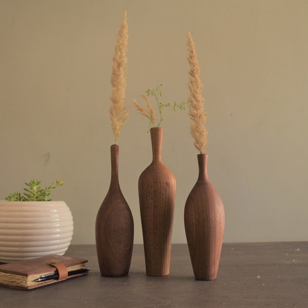 ensemble de 3 vases en bois, budvase pour la collection et plateau de table. Décoration intérieure, milieu du siècle, le meilleur pour la décoration intérieure