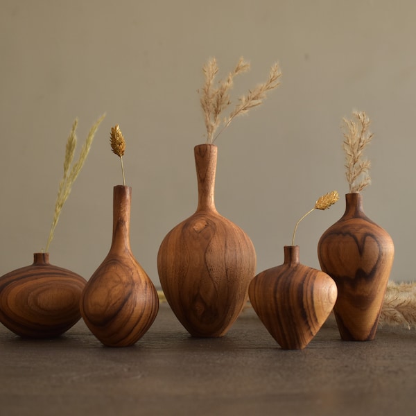 Vases cadeaux miniatures en bois de petite taille, petits vases pour collection et dessus de table. Décoration d'intérieur, milieu du siècle, joli petit vase en bois,