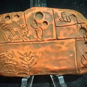Flower plate with picture line and cylindrical seal on tablet background - Uruk Jamdat Nasr - 3000 BC (12&#39;&#39;7&#39;&#39;3&#39;&#39;cm) replica