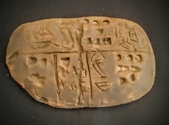 楔形文字以前の粘土板のレプリカ：メソポタミアの遺物（紀元前3500年