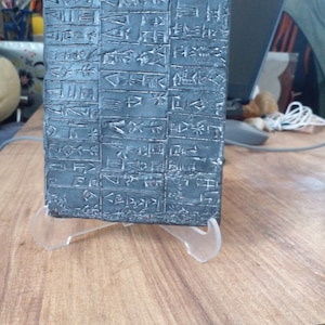 Sumerische, Keilschrift-Steintafel. Mesopotamien. 5000 Jahre alt. Werke der Götter.