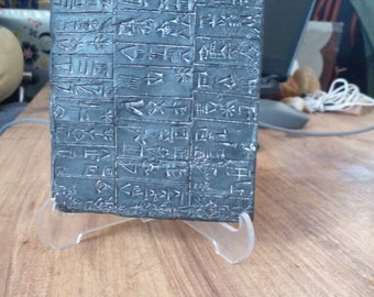 シュメール語の楔形文字石板。メソポタミア。5000年前。神々の作品