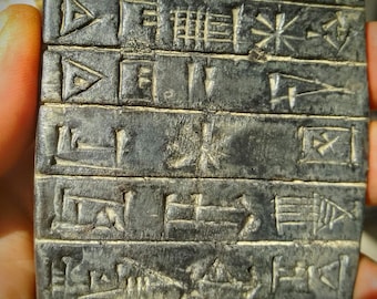 The base tablet of the Inanna Temple from the Ur-Nammu period. British Museum. (7&#39;&#39;11&#39;&#39;1&#39;&#39;cm) replica