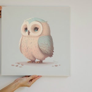 Adorable ilustración de búho, dulce y simple, colores pastel suaves, arte mural de guardería, descarga digital