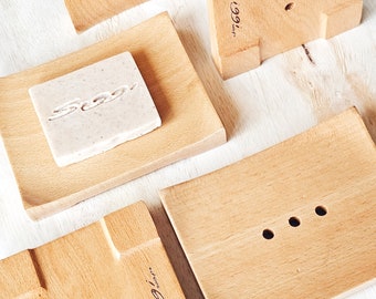 Porte-savon zéro déchet en bois de hêtre au design courbe moderne et naturel réversible à ajouter à n'importe quel savon pour une excellente combinaison de cadeaux de Siggi Soaps