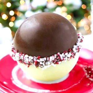 Bomba de chocolate caliente gourmet: Ganache de Ghirardelli y corteza de menta imagen 1