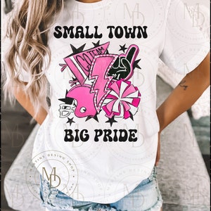Kleine Stadt Big Pride Pink Digital Design| Schule Pink Out Shirt | Fußball Pink Out SVG, Beliebt, Trendy | Sublimationsdruck | Digitaler Download