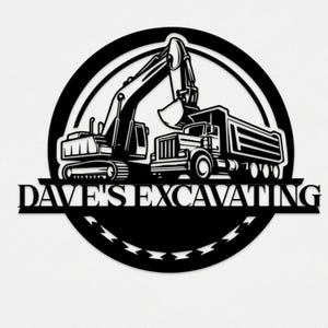 Può includere: Cartello in metallo nero raffigurante un escavatore e un autocarro con cassone ribaltabile all'interno di una cornice circolare. Il testo "DAVE'S EXCAVATING" è visualizzato sotto. Il cartello è montato su un muro bianco vicino a una porta nera e cespugli verdi.