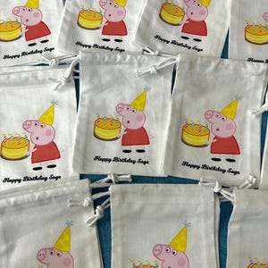 7 bolsas de regalo de cumpleaños de Peppa Pig Bolsas de fiesta de dibujos animados Ideal para regalos y golosinas se pueden personalizar 6" x 8" Juego de 7 bolsas por pedido