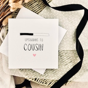 Neues Baby Ankündigung Karte | Upgrade zum Cousin Geschenk für Ihn Sie, personalisierte Schwangerschaftsankündigung für Nichte oder Neffe als Überraschungskarte