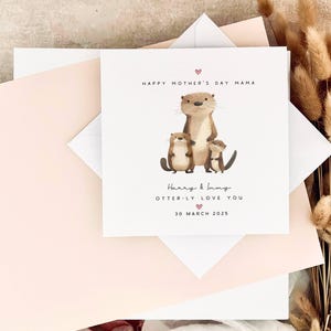 Tarjeta personalizada para el Día de la Madre / Tarjeta para mamá de parte de los niños, regalo para el Día de la Madre para ella, linda tarjeta con juego de palabras de nutria para mamá de parte de 2 niños