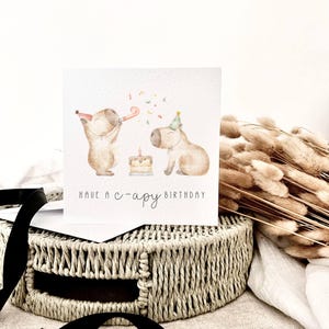 Cartão de aniversário divertido com capivara | Feliz aniversário com capivara, Cartão de aniversário com trocadilho, Cartão fofo com animais selvagens, Cartão de aniversário para amigos, Cartão para amantes de animais