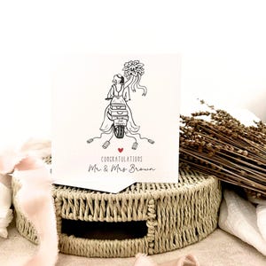 Gepersonaliseerde bruiloftsmotor | Just Married Wedding bromfiets, aangepaste meneer en mevrouw gefeliciteerd kaart, pas getrouwd cadeau voor bruid en bruidegom