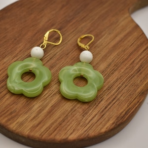 Groovy flower earrings, vintage style earrings, colorful flower earrings, retro earrings